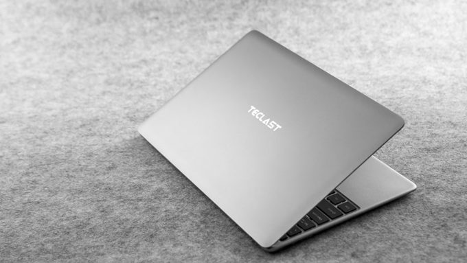 Teclast F7 Plus】大画面かつ持ち運びにも対応、使いやすい高